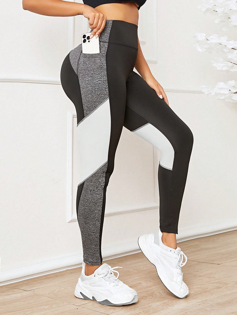 Legging Cintura Alta Com Bolso Traseiro E Painéis
