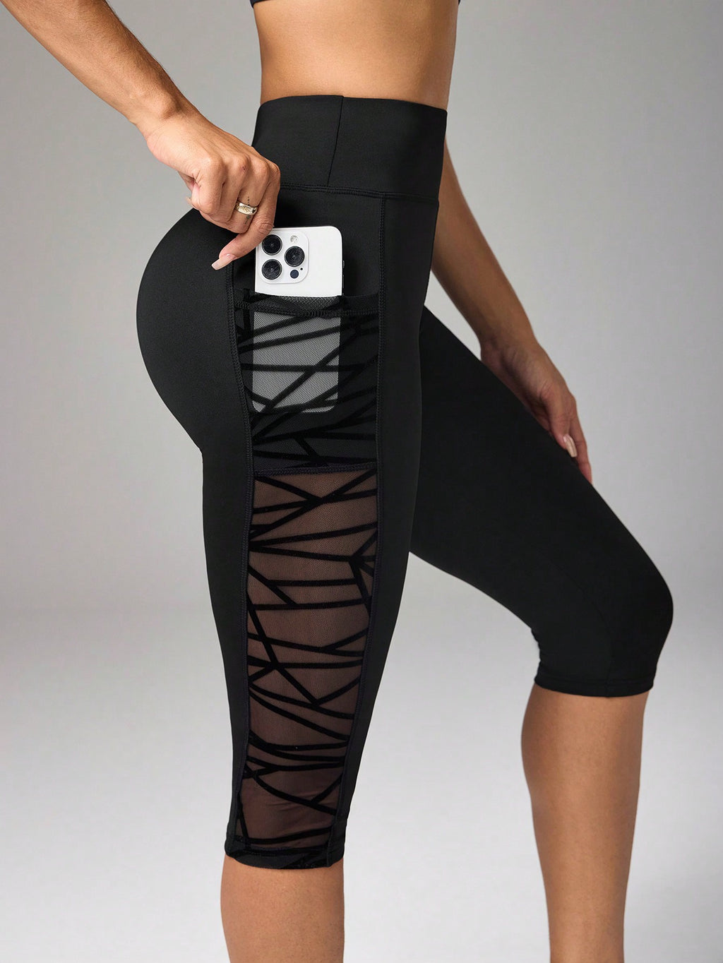 Legging Capri Com Bolso Lateral E Tela Respirável