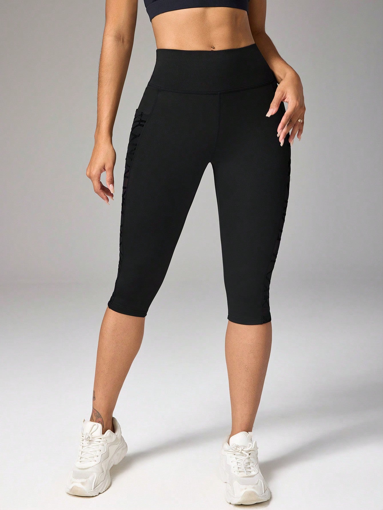 Legging Capri Com Bolso Lateral E Tela Respirável