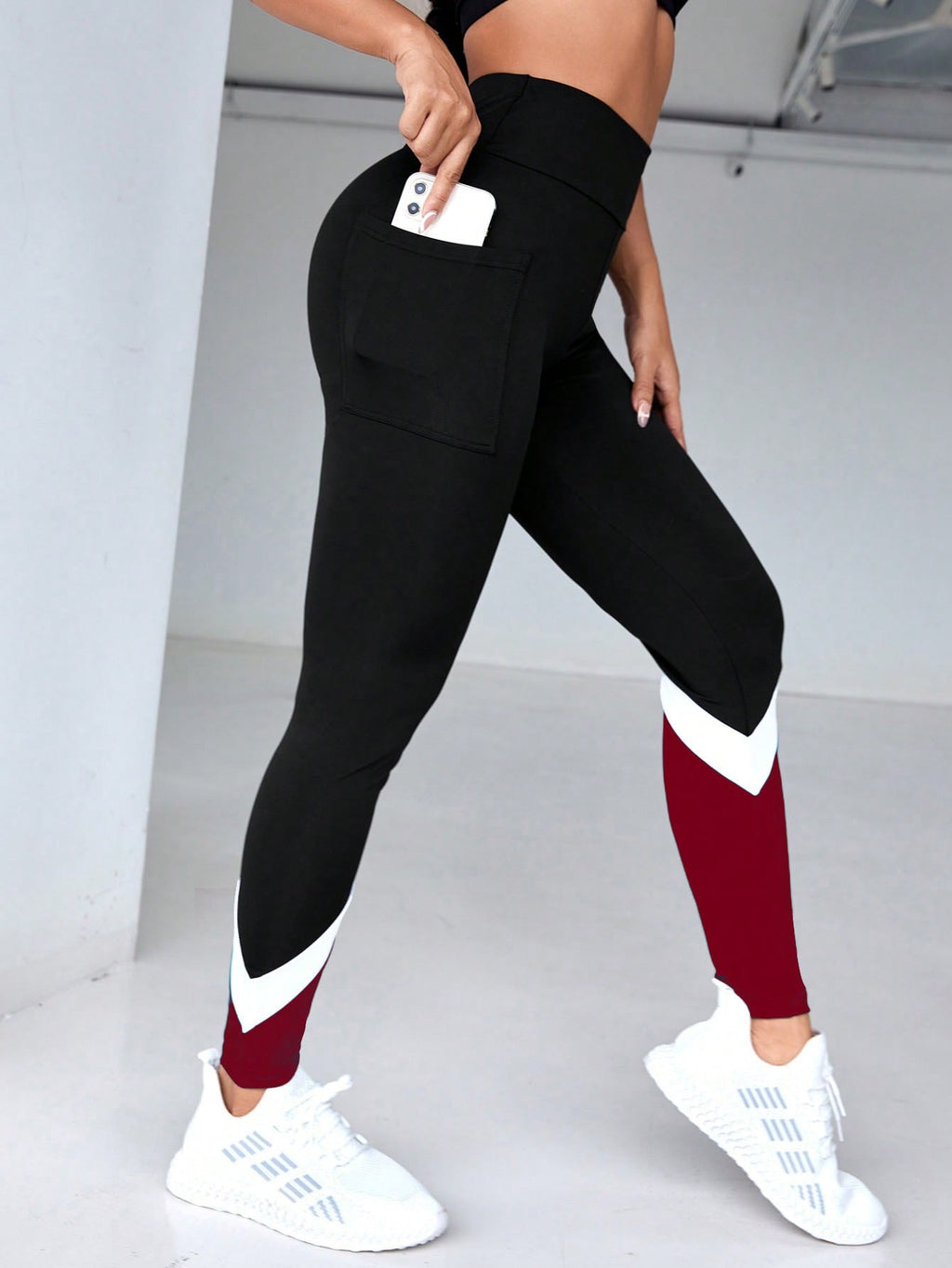 Legging Cintura Alta Com Bolso Lateral E Design Esportivo