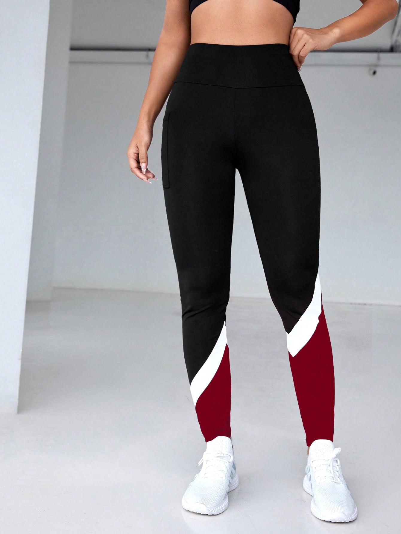 Legging Cintura Alta Com Bolso Lateral E Design Esportivo