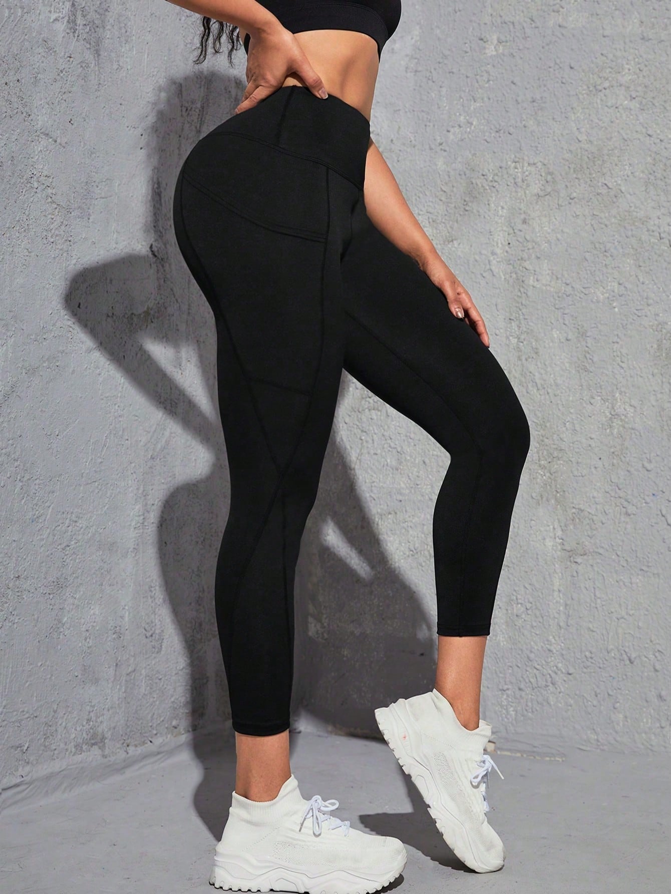 Legging Cintura Alta Com Costuras Técnicas E Bolso