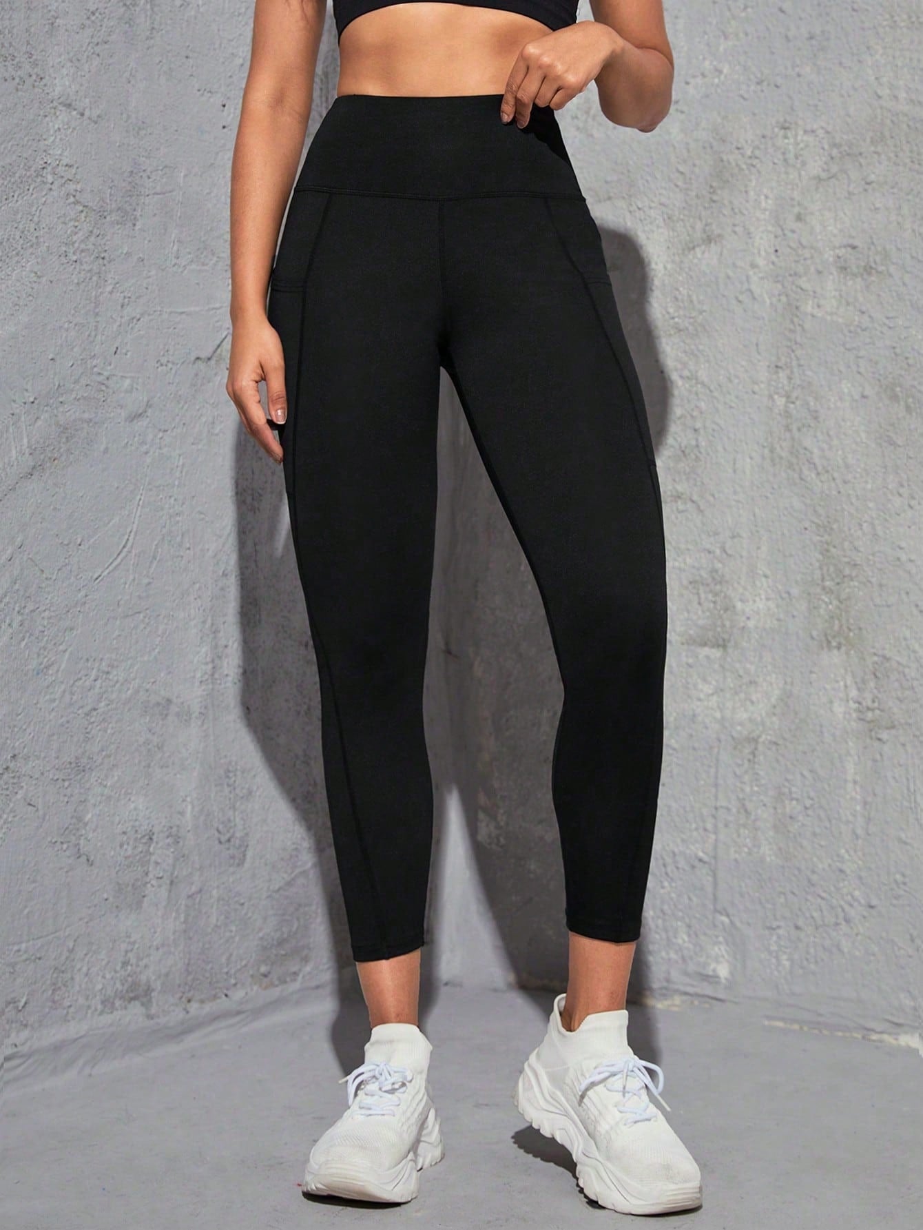 Legging Cintura Alta Com Costuras Técnicas E Bolso
