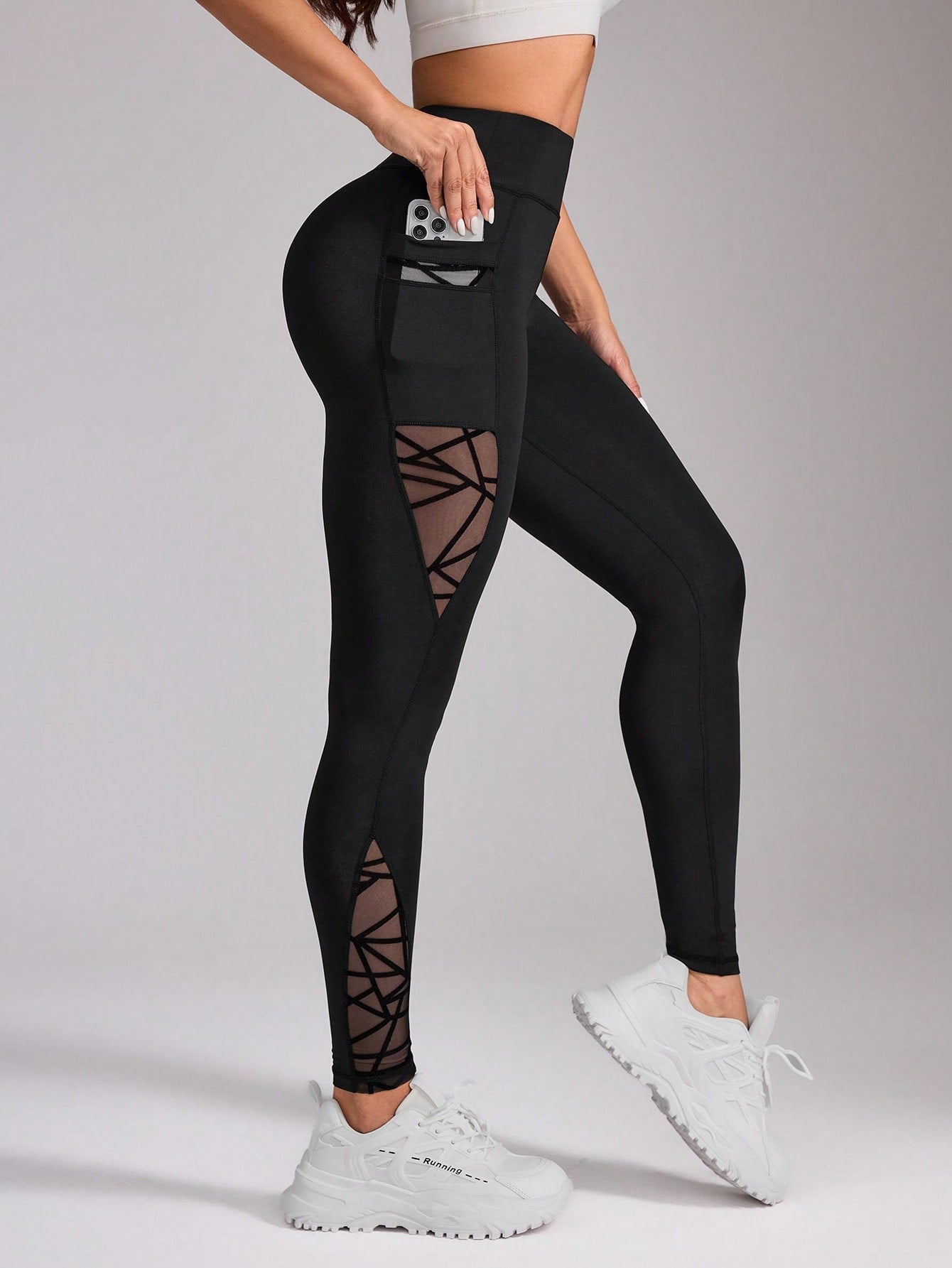 Legging Cintura Alta Com Bolso Lateral E Recortes Geométricos