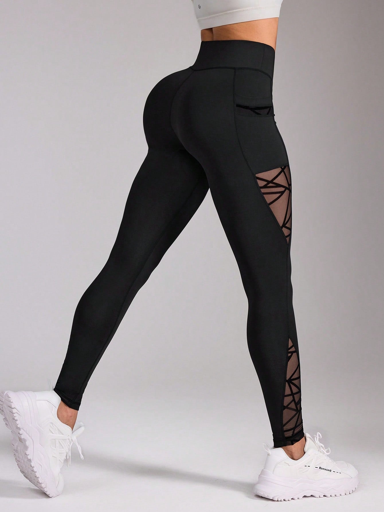 Legging Cintura Alta Com Bolso Lateral E Recortes Geométricos
