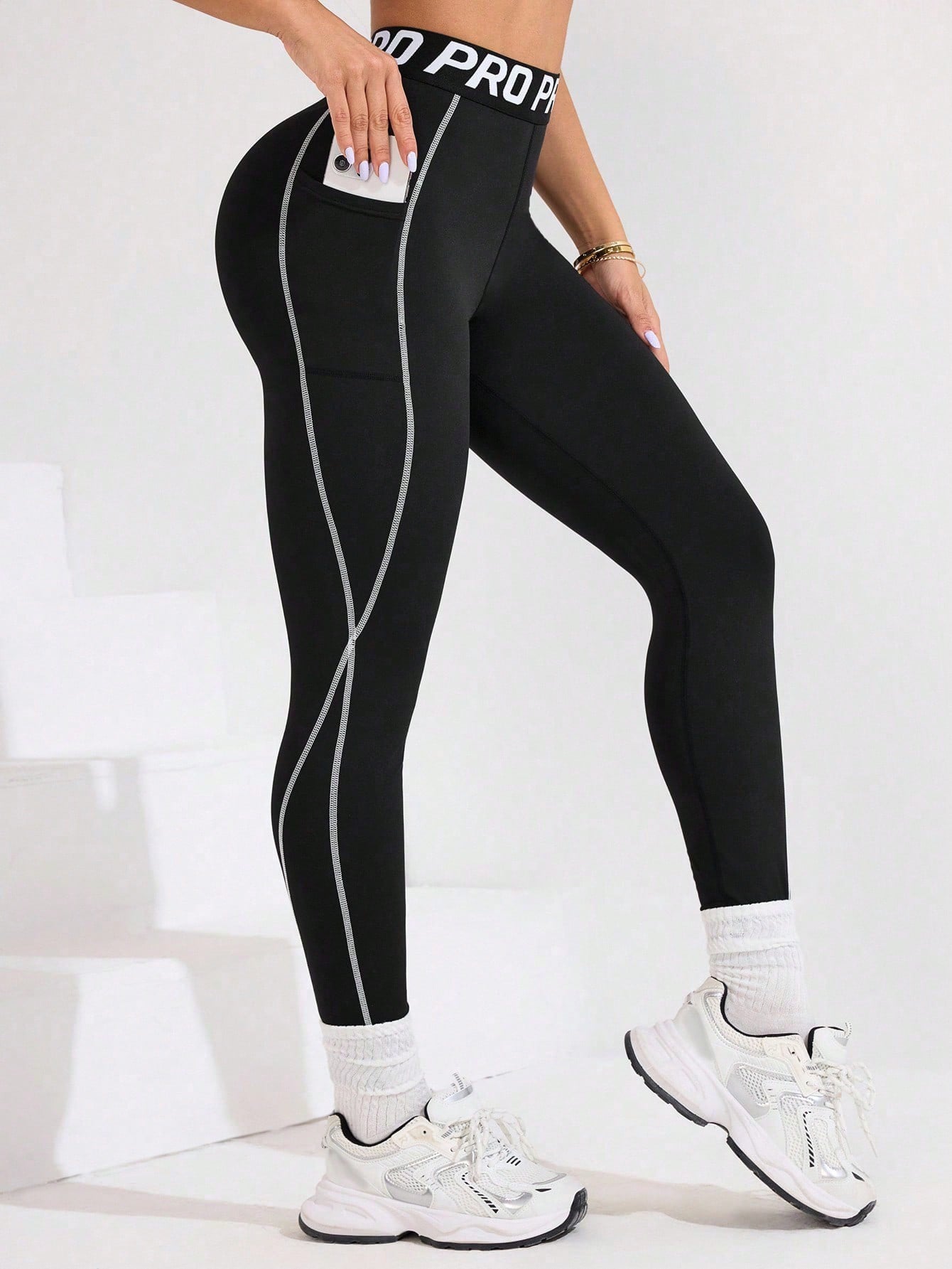 Legging Fitness Cintura Alta Bolso Lateral Recortes Lineares
