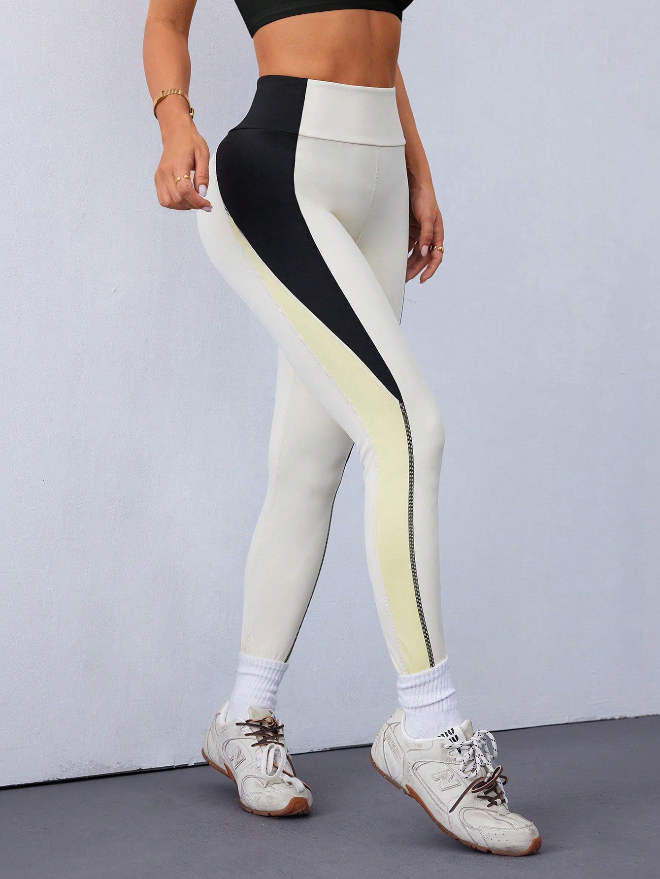 Legging Cintura Alta Com Recortes Contrastantes