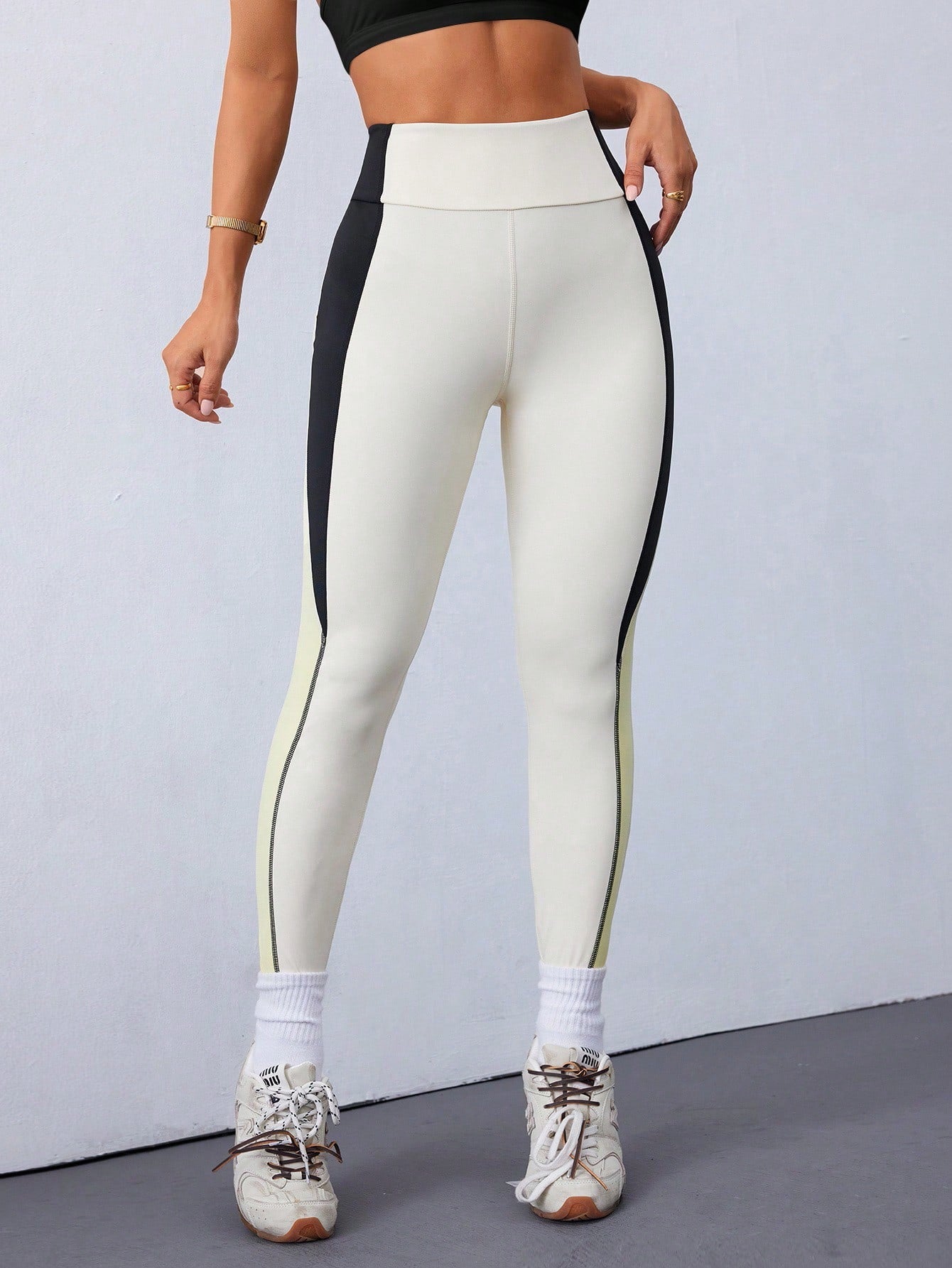 Legging Cintura Alta Com Recortes Contrastantes