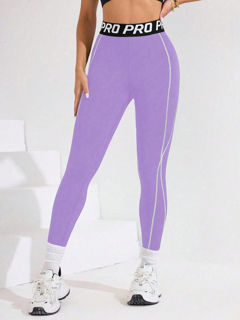 Legging Fitness Cintura Alta Bolso Lateral Recortes Lineares