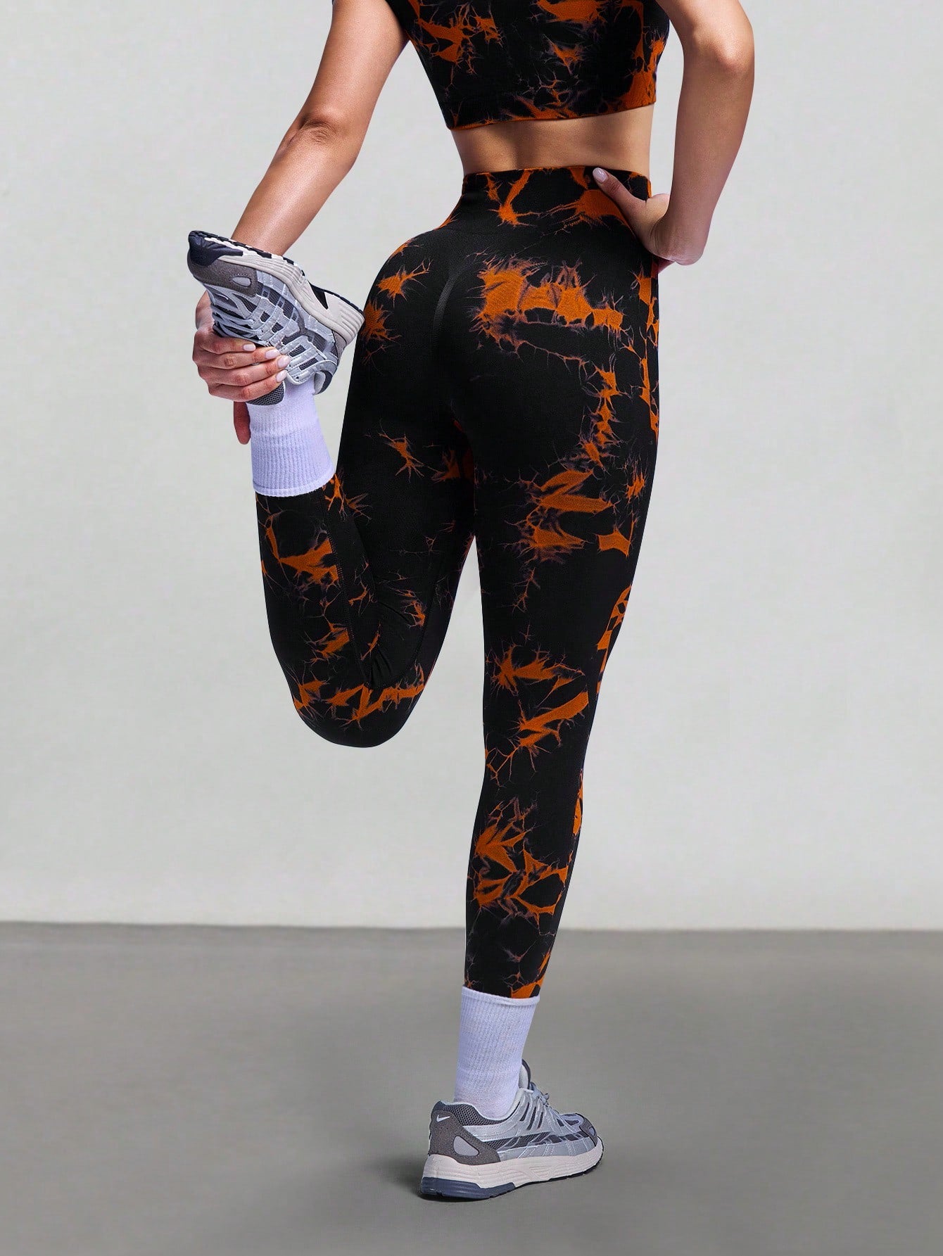 Legging Cintura Alta Com Grafismo Dinâmico Fitness