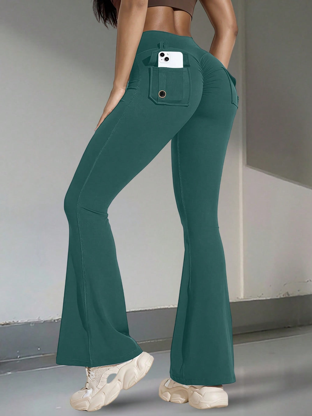Legging Flare Com Bolso Traseiro E Ajuste Modelador