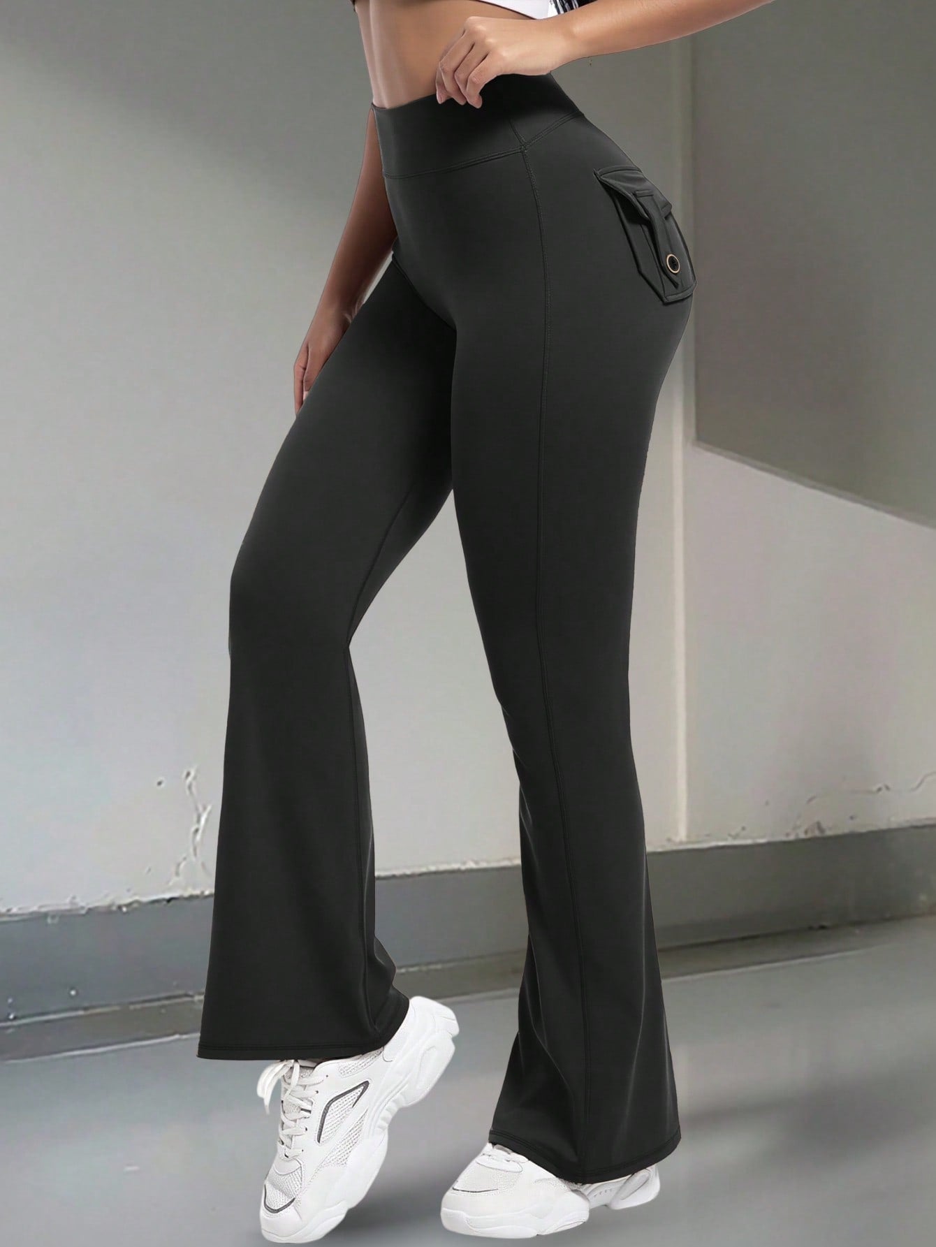 Legging Flare Com Bolso Traseiro E Ajuste Modelador