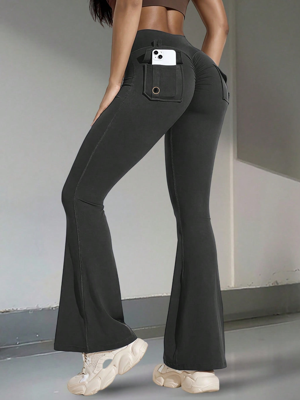 Legging Flare Com Bolso Traseiro E Ajuste Modelador