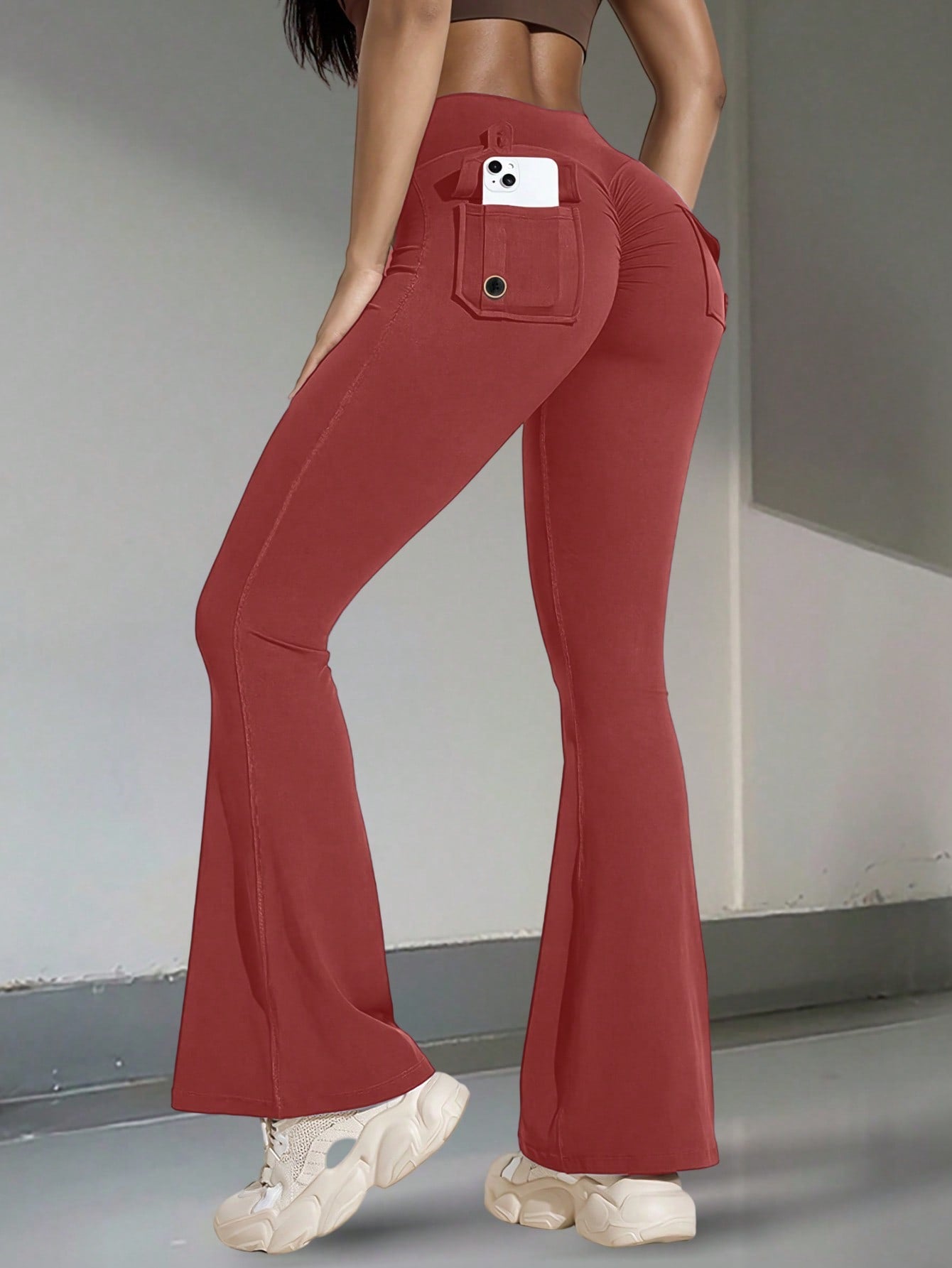 Legging Flare Com Bolso Traseiro E Ajuste Modelador