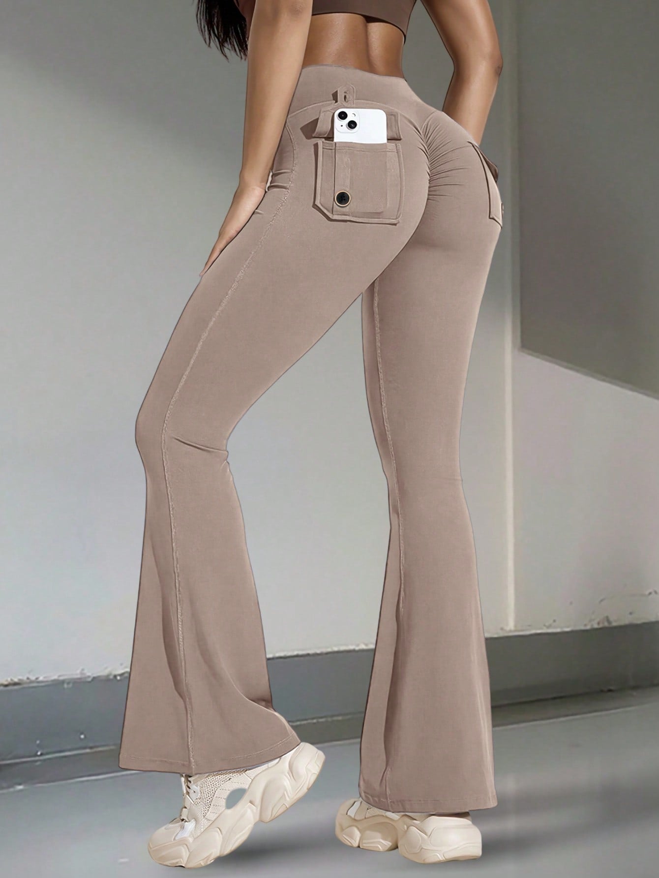 Legging Flare Com Bolso Traseiro E Ajuste Modelador