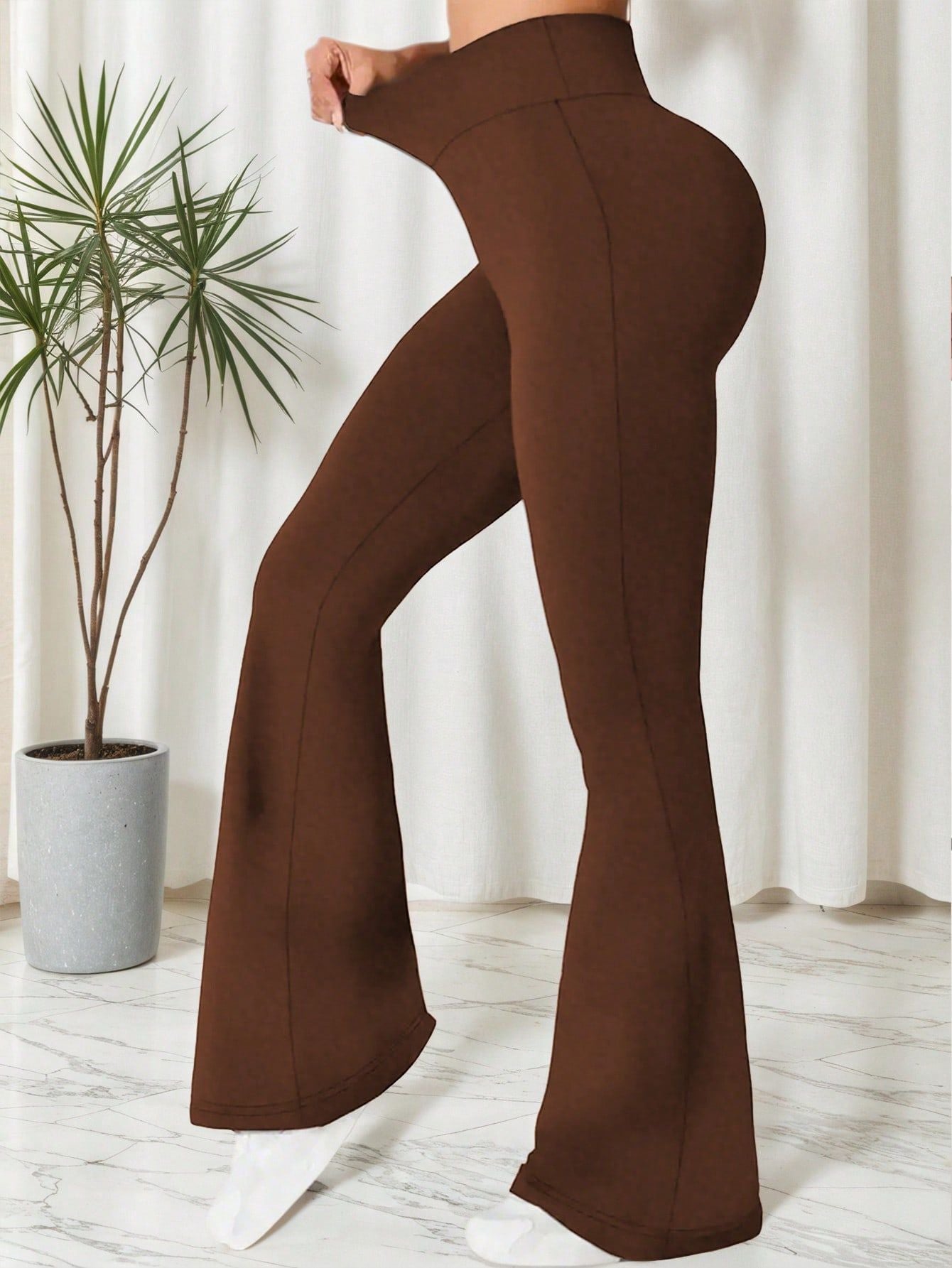 Legging Flare Cintura Alta Com Elasticidade E Caimento Fluido